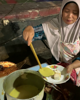 Kupat Glabed dan Sate Blengong Hj Inah Brebes