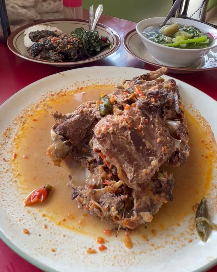 Pedas & Nagihnya Mangut Kepala Manyung Bu Fat, Kuliner Legendaris Semarang